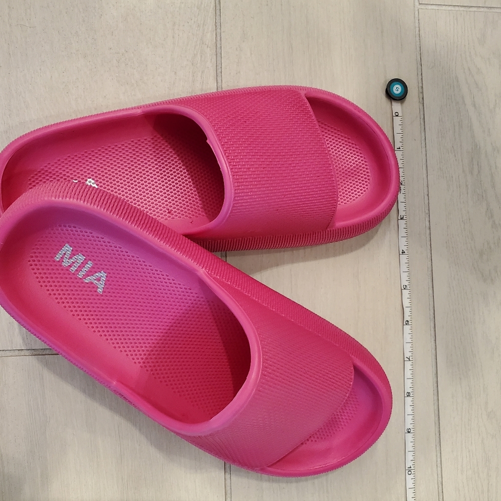 NWOT-Fun Pink Slides!!💓🌷💓 - Picture 9 of 9